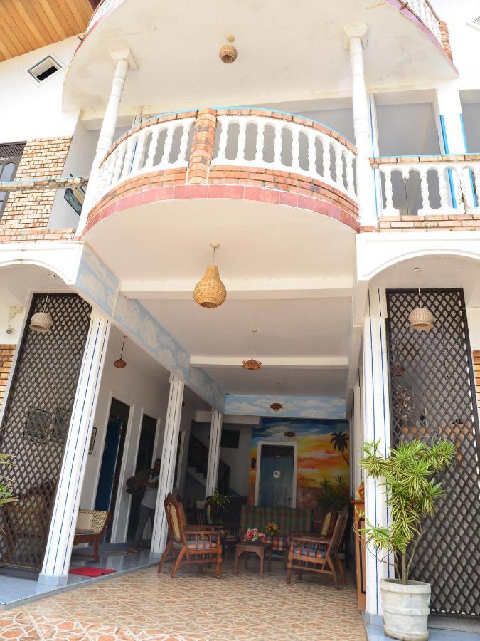 Hotel Happy Tuna Hikkaduwa Bagian luar foto
