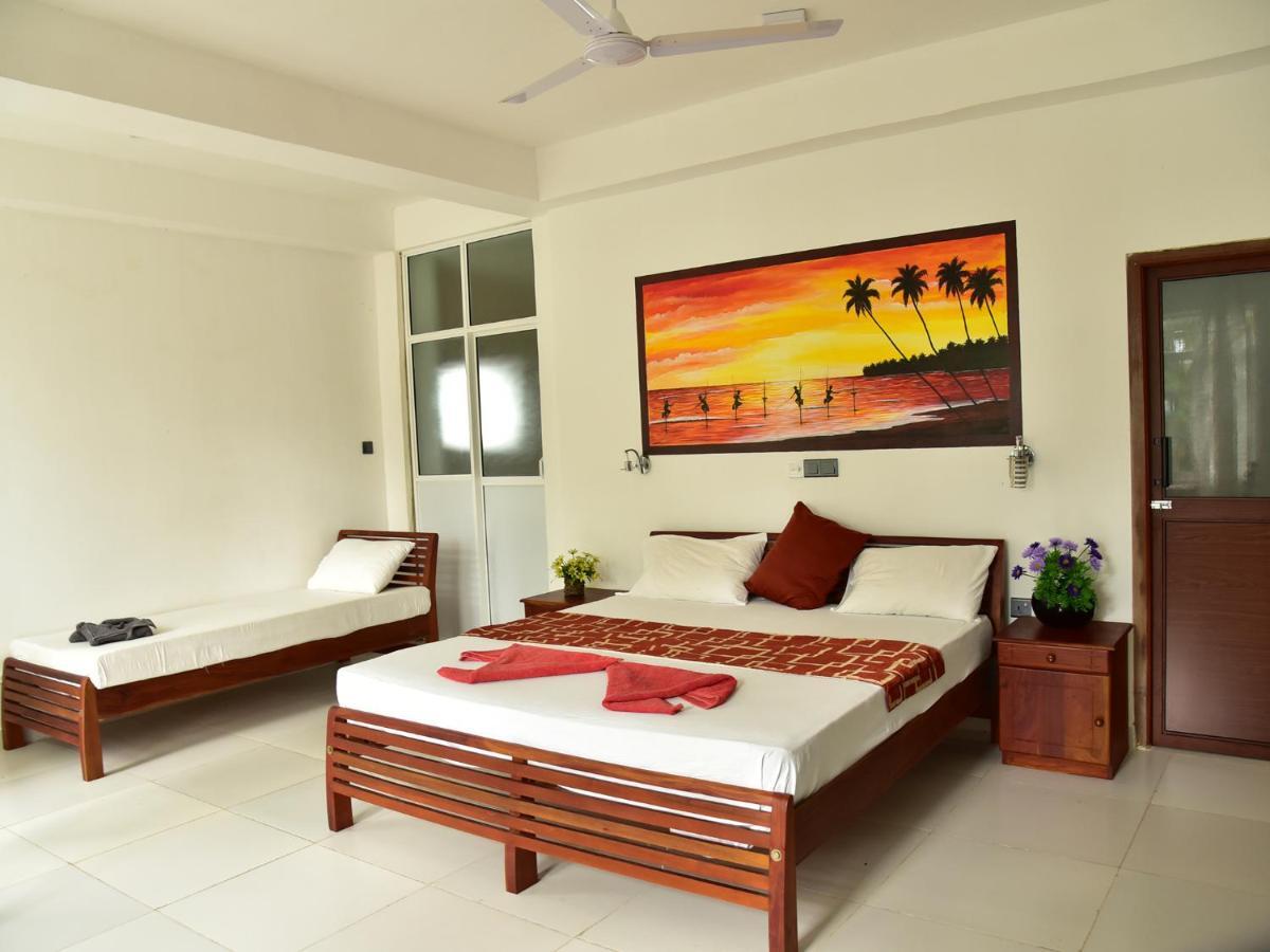 Hotel Happy Tuna Hikkaduwa Bagian luar foto